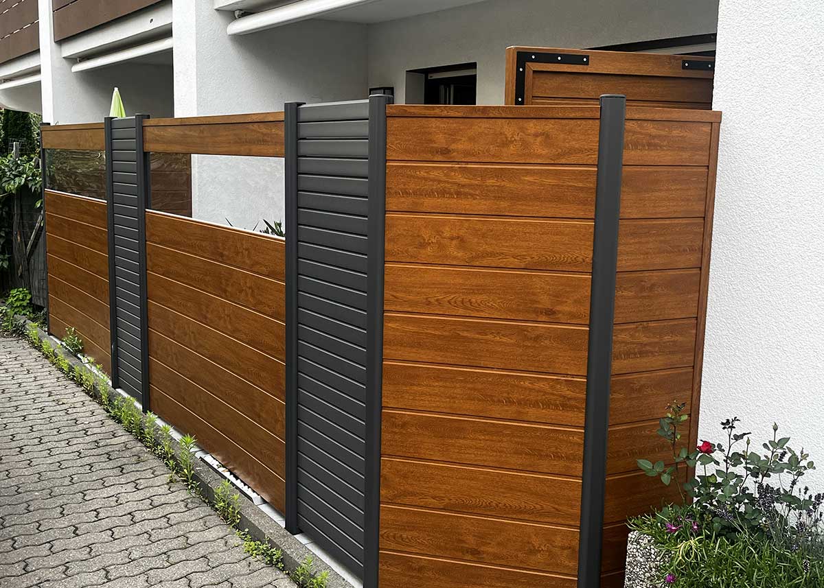 Sichtschutz mit Rhombuselement in Holz-Optik