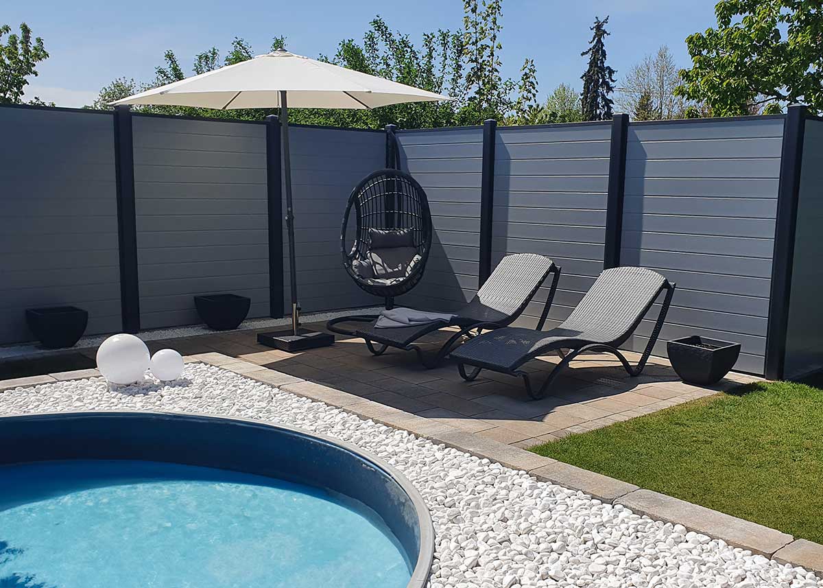 Sichtschutzwand am Pool im modernen Grau Anthrazit Trend-Trennwand