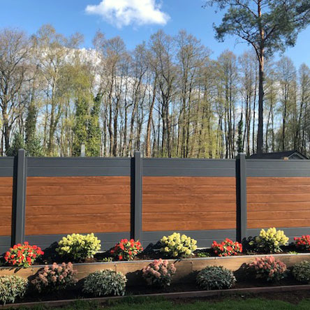 Sichtschutz in Holzoptik Nussbaum und Anthrazit im Garten Sichtschutzwand