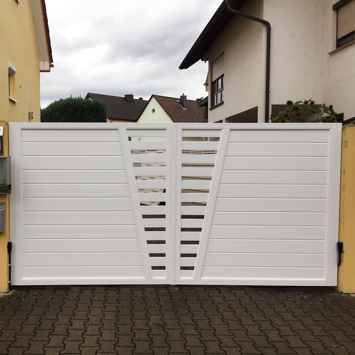 Sichtschutz Sichtschutztor Hoftor Design Weiß Kunststoff PVC