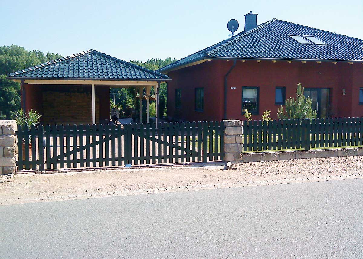 Friesenzaun aus hochwertigen Kunststoff in Anthrazit passend zum Haus und Grundstück