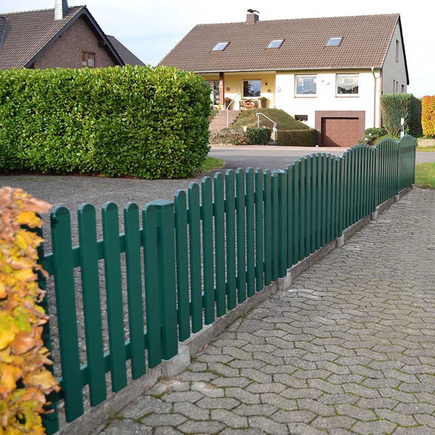 Lattenzaun OBERBOGEN in Moosgrün Lattenzaun OBERBOGEN in Moosgrün