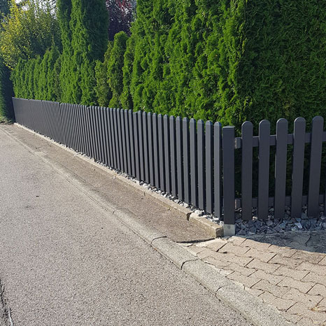 Lattenzaun GERADE in Anthrazit Lattenzaun GERADE in Anthrazit