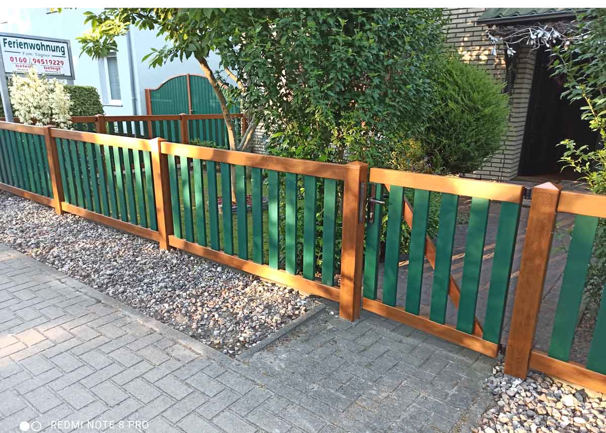 Rahmenzaun Gartenzaun in Grün mit Holzoptik aus hochwertigen Kunststoff 