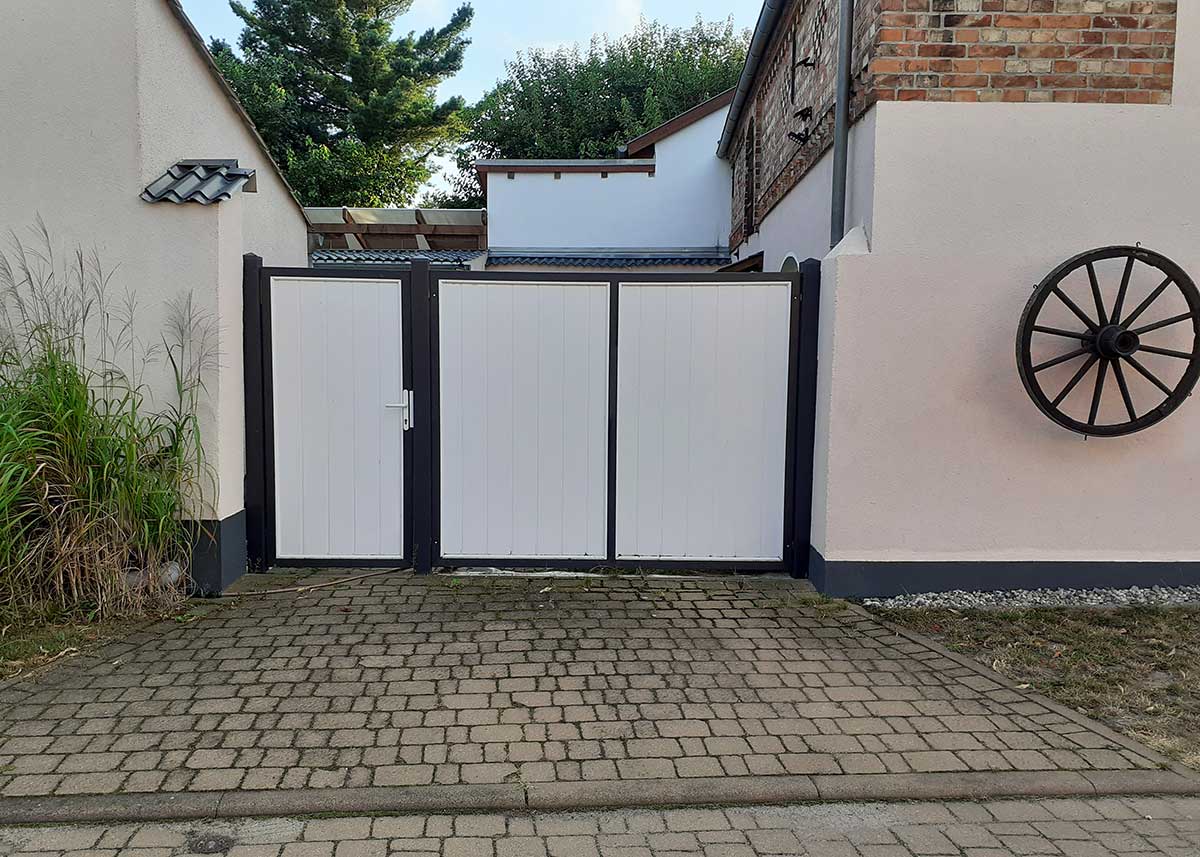 Torfüllpaneele aus hochwertigen Qualitäts-Kunststoffbrettern, nie mehr streichen, in Weiß