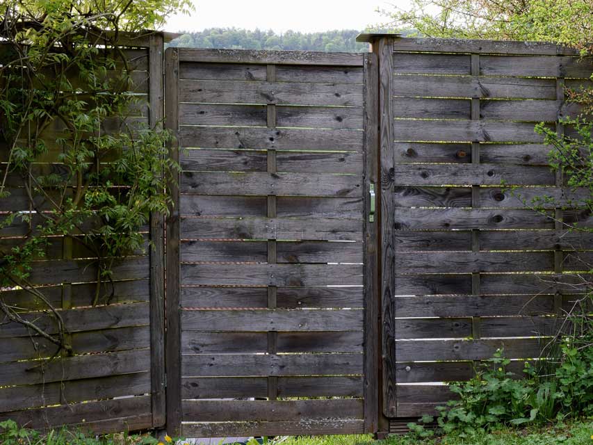 Sichtschutz Holz verwittert